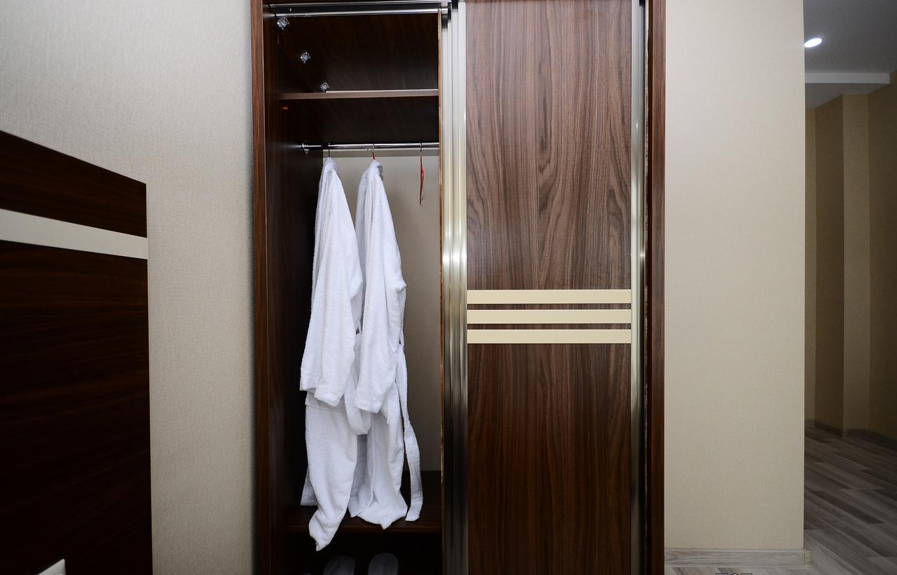 Hotel 725 B Batumi Ngoại thất bức ảnh