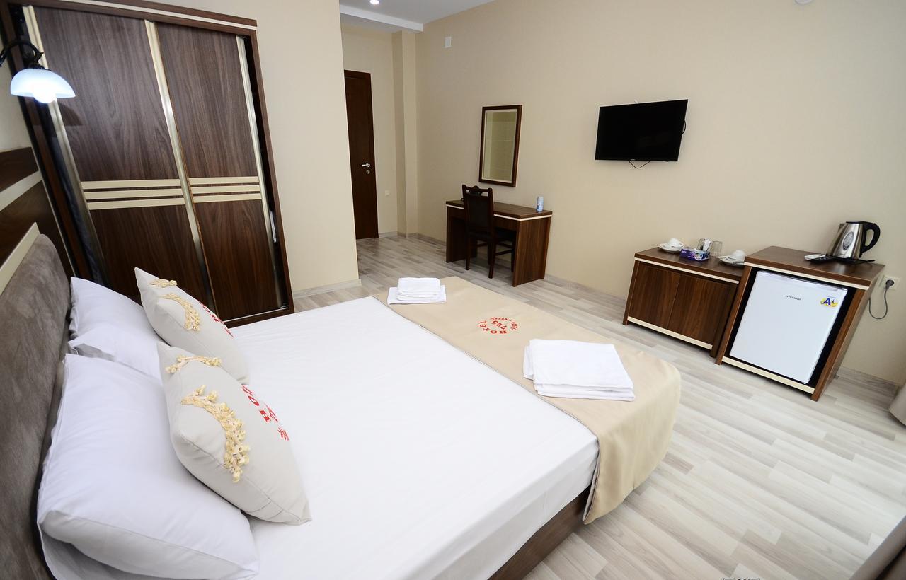 Hotel 725 B Batumi Ngoại thất bức ảnh