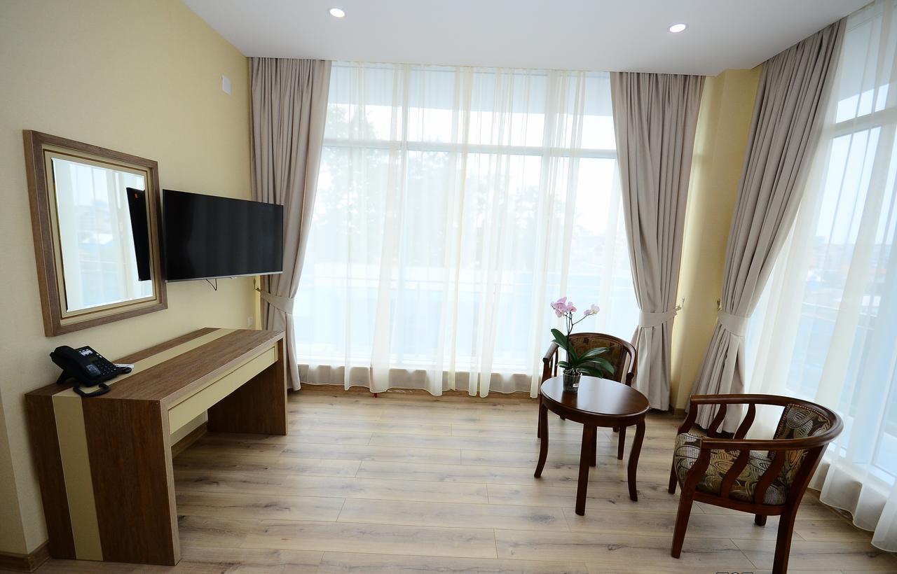 Hotel 725 B Batumi Ngoại thất bức ảnh