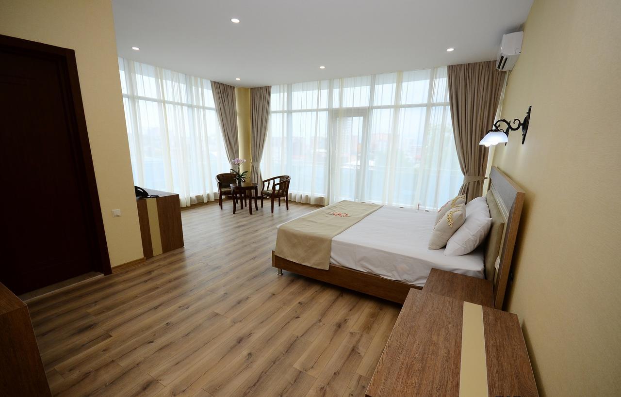 Hotel 725 B Batumi Ngoại thất bức ảnh