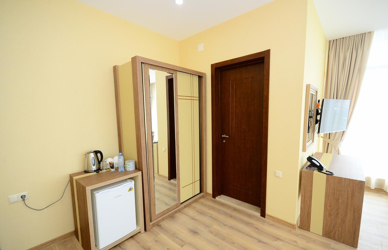 Hotel 725 B Batumi Ngoại thất bức ảnh