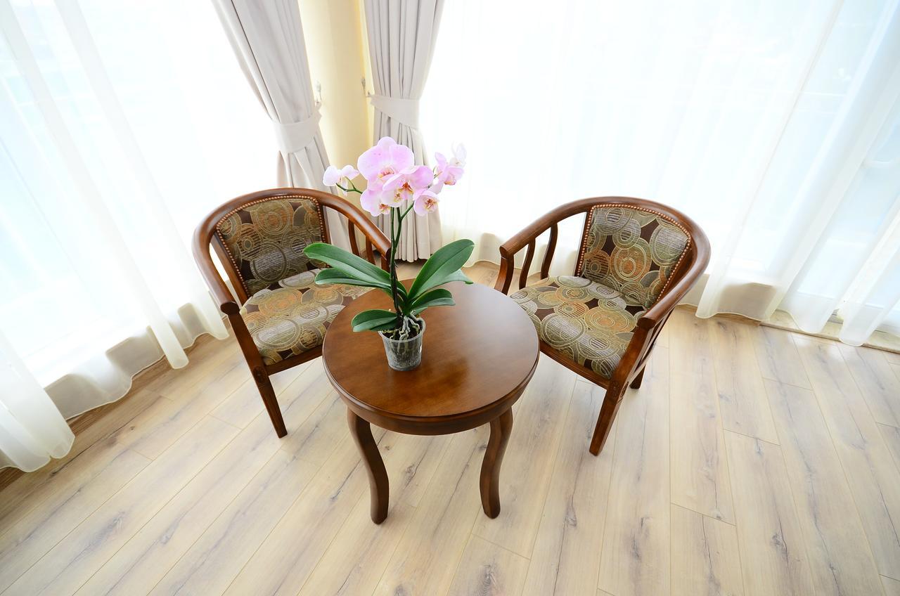 Hotel 725 B Batumi Ngoại thất bức ảnh