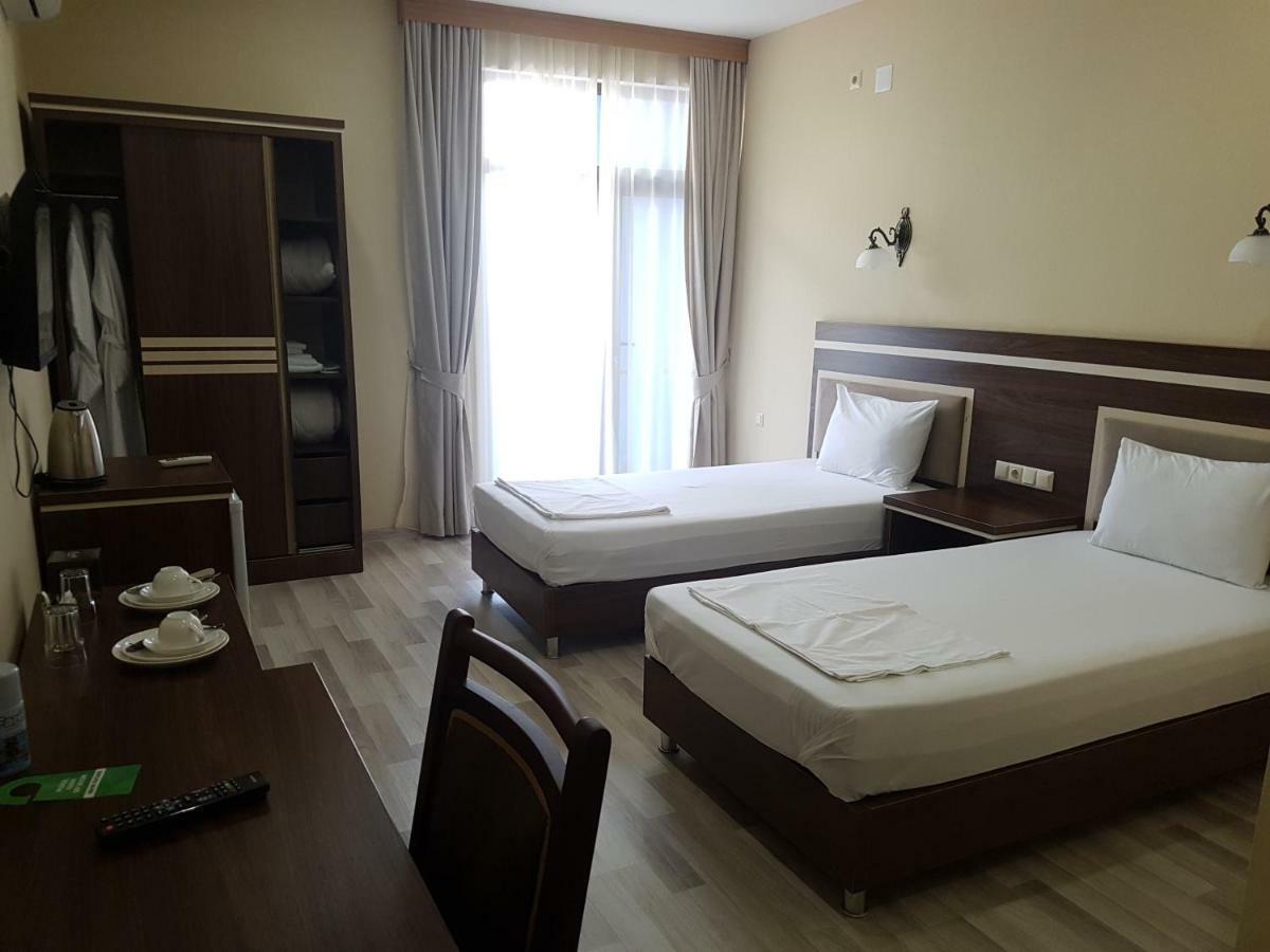 Hotel 725 B Batumi Ngoại thất bức ảnh