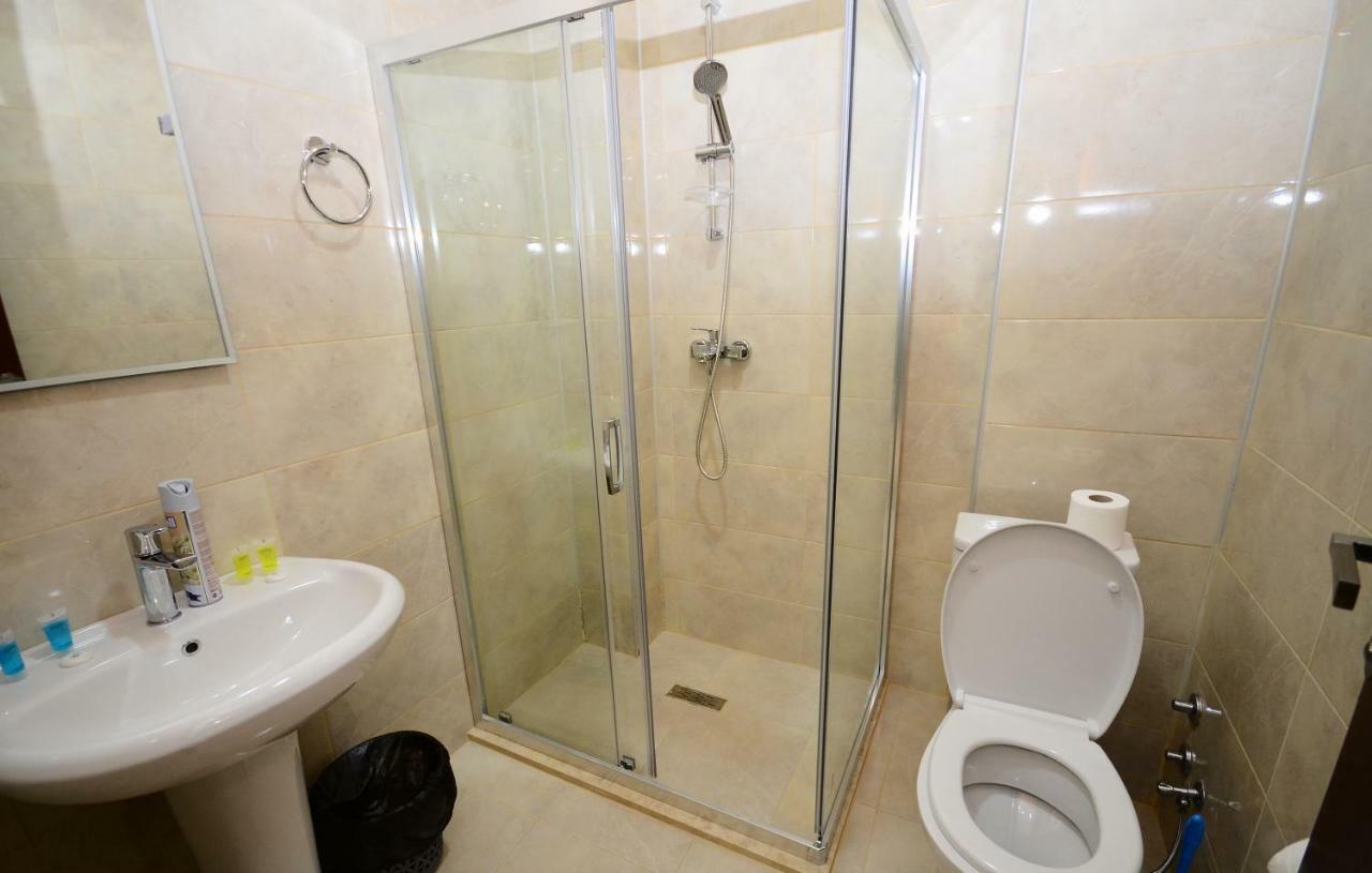 Hotel 725 B Batumi Ngoại thất bức ảnh