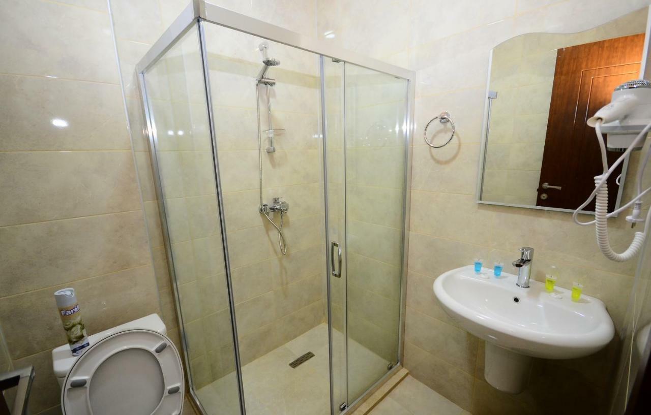 Hotel 725 B Batumi Ngoại thất bức ảnh